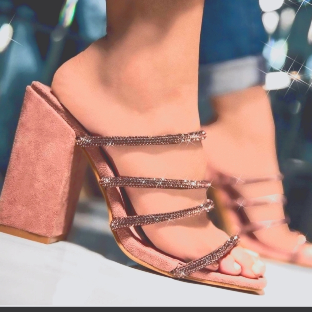 Brand New Strappy Dusty Nude Pink Dress Party Holiday Party Chunky Heel Sandal